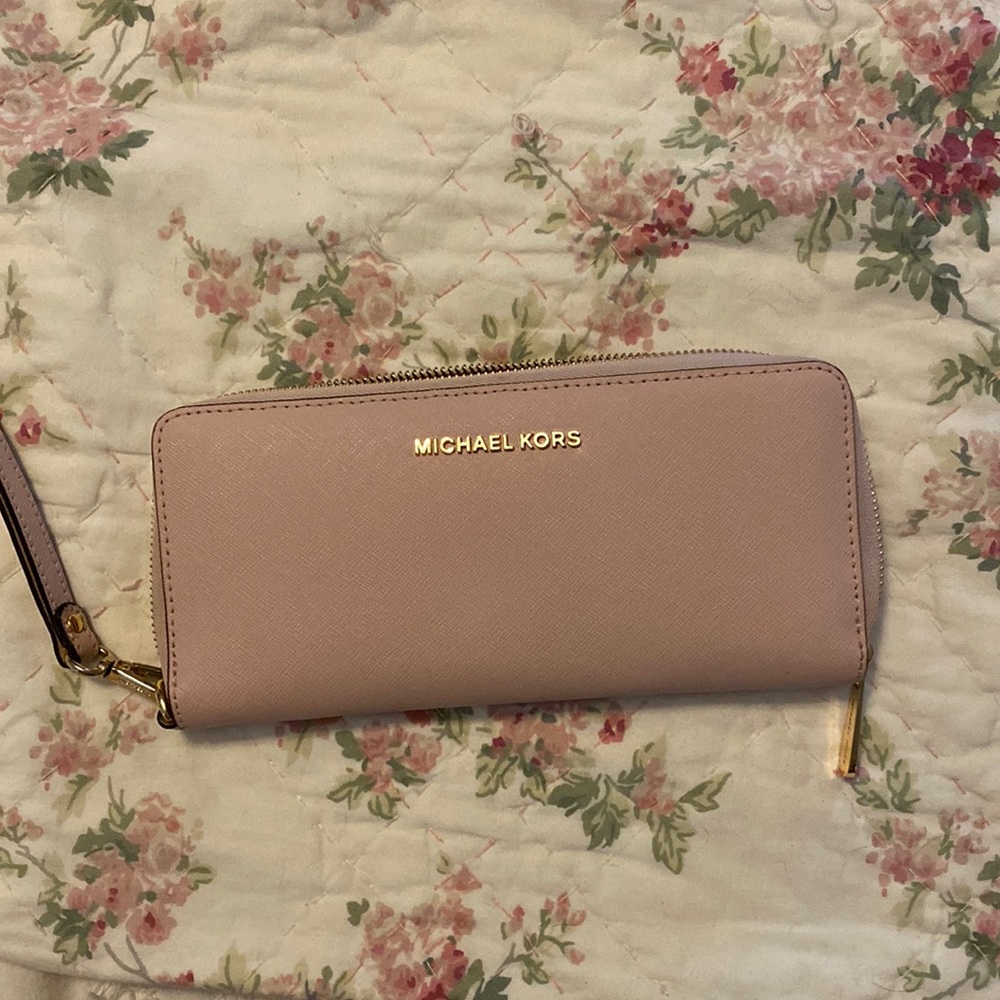Michael Kors Wrstlt Wallet